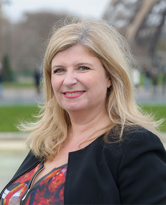 International staff managing director